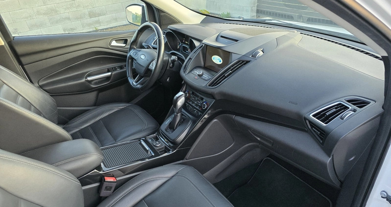 Ford Kuga cena 53700 przebieg: 107000, rok produkcji 2017 z Szczecinek małe 277